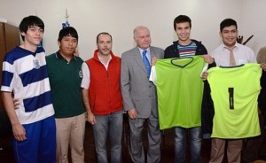 9d5c89068ca94141685620f51db6d01a_handball01