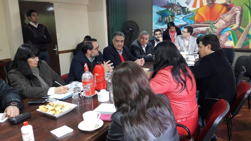 union de empresarios y municipalidad vendedores ambulantes