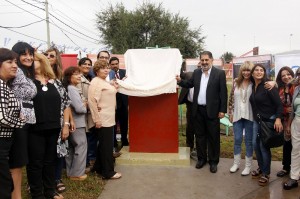 imposicion de nombre plaza de la mujer 1