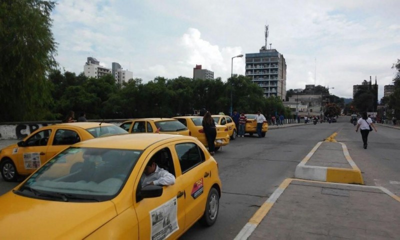 taxi amarillo