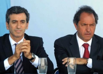 Por las largas colas por los DNI, Randazzo le pegó a Scioli: "Le falta gestión"