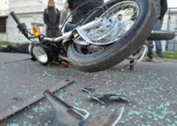 Lesionada tras ser embestida por una moto