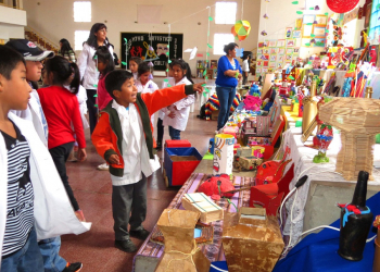 Alumnos de la Escuela Bartolina Sisa participaron del encuentro artístico cultural 2014