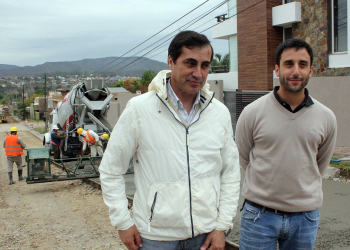 Tareas de pavimentación en Barrio Los Perales