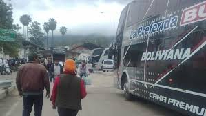 Devaluación del peso atrae bolivianos a realizar compras en la Argentina