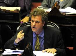 Gerardo Milman: "La nueva ley de telecomunicaciones contradice a la ley de medios y beneficia a Telefónica"