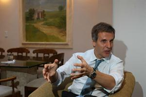 Redrado: "Desafío al kirchnerismo a convertir en ley a la Asignación Universal por Hijo"