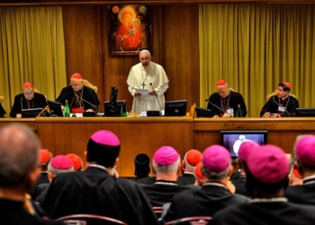 Se impuso el ala conservadora en el Sínodo y se excluyó a los gays y divorciados del documento final