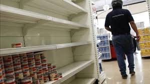 Economistas pronostican que la inflación en Venezuela alcanzará los tres dígitos en 2015