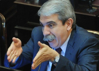 Aníbal Fernández dijo que "en ningún país serio del mundo" se allana "una empresa del presidente de la Nación"