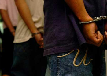 ARRESTADOS EN DISTINTOS BARRIOS DE ESTA CIUDAD