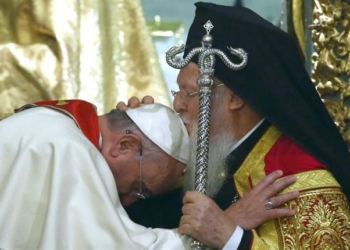 El papa Francisco defendió la "variedad" de la Iglesia en una misa en Estambul