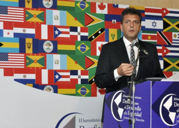 Massa propuso una ley de derribo y sumar las Fuerzas Armadas al cuidado de las fronteras
