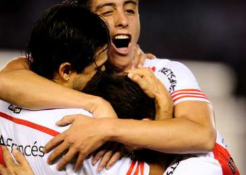 River finalizó ganando 3 - 2 a Estudiantes