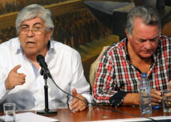 Barrionuevo prepara paro con Moyano y revela contacto con Caló