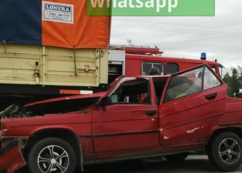 Salta Güemes : auto choco contra la parte trasera de un camion