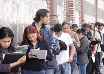 800.000 personas quedaron fuera del mercado laboral sólo en el 2014