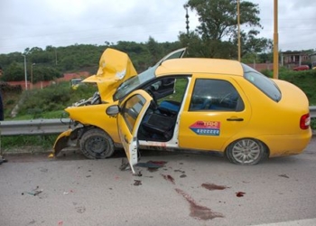 Jujuy: accidente entre una moto y remis con el saldo de 3 victimas fatales