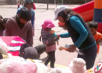 Colecta solidaria llevó regalos a niños de Casira y Cieneguillas