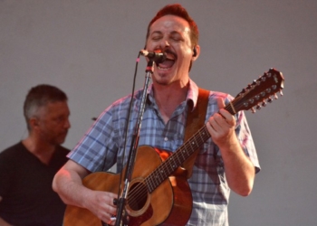 Pedro Aznar  y Soledad en la apertura de Cosquín 2015