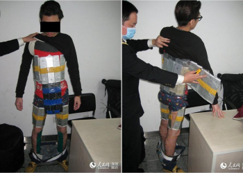 Insolito: trato de contrabandear 94 iphone pegados a su cuerpo