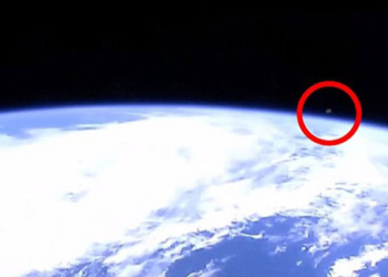 Acusan a la NASA de cortar una transmisión en vivo por la aparición de un OVNI