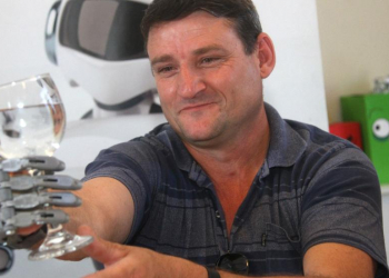 Cordoba: Le fabricaron una mano con una impresora 3d