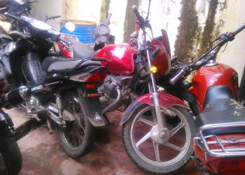 SAN PEDRITO:  LLEVABAN MOTO DE DUDOSA PROCEDENCIA