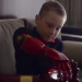 Video Virales: 'Iron Man' regala un brazo biónico a un niño discapacitado