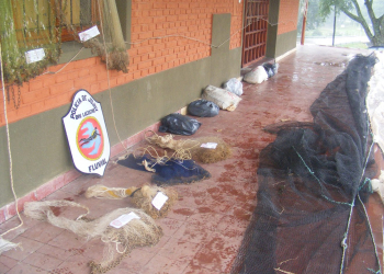 BOMBEROS INCINERARON REDES DE PESCA CLANDESTINA