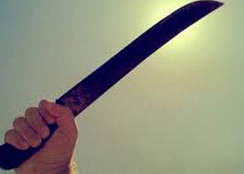 CORONEL AIRAS: AGREDIO A UN HOMBRE  CON UN MACHETE