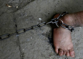 Tucumán: Un niño era encadenado por su madre para que no se escapara
