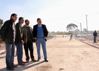 Por insistencia pavimentan acceso a 30 hectáreas y zonas aledañas