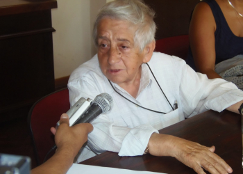 Mecha Castro:  "El diputado López es una porquería"