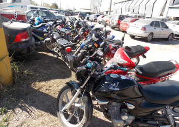 SECUESTRO DE MOTOCICLETAS, AUTOS Y VARIOS DETENIDOS