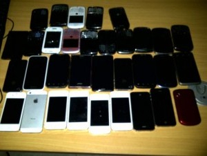 OFRECÍA A LA VENTA CELULARES ROBADOS