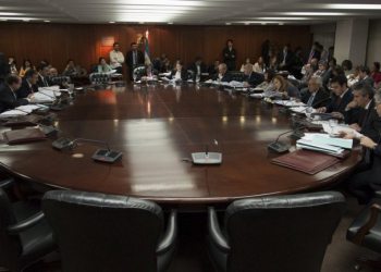 Revés para el Gobierno: suspenden la ley de jueces suplentes