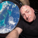 El astronauta Scott Kelly conocido por sus fotografías regresa a la tierra