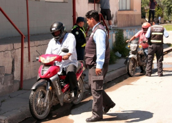 Municipio y provincia controlando el transito