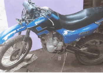 ARRESTADOS Y MOTO RECUPERADA