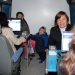 Vecinos se acercaron al móvil de documentación rápida