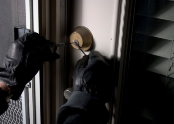 ARRESTADO AL INTENTAR SUSTRAER ELEMENTOS DE UNA CASA