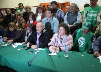 Sin clases: Adhiere el sector público y privado