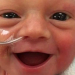 La sonrisa de una beba prematura conmueve al mundo