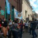 Docentes y estatales están reunidos para marchar por las calles céntricas
