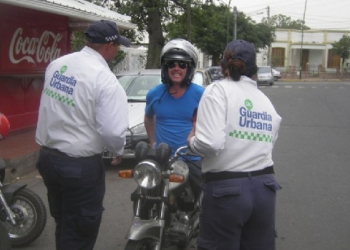 Roban moto a inspector de tránsito en operativo de control