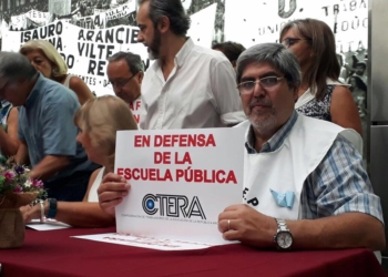 A días del inicio de clases se complica la negociación entre gremios y gobierno