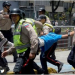 "Tranca contra el golpe": los venezolanos salen a las calles tras la represión del martes