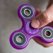 Qué es el fidget spinner, el juguete que fascina a los niños