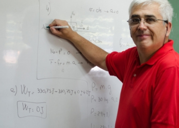 Salta: Docente ejemplo "caza talentos en Física"